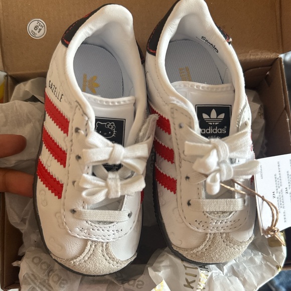 Adidas Kids Hello Kitty Gazelle White and Red Sneakers - Picture 3 of 4
